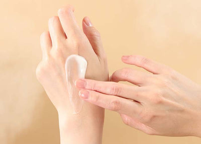 【乾燥対策】べたつかないボディクリームで快適スキンケア｜全身のおすすめ保湿法